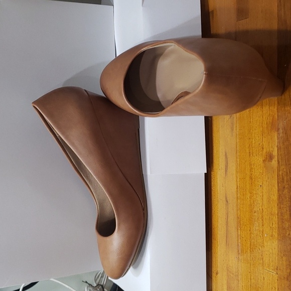 Forever. Taupe; Man Made Leather Wedges; Round Toe. Size 8. NIB - Picture 6 of 12